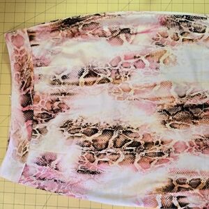 Calvin Klein Womans light colored splattered snake skin pattern Sz 2 Skirt